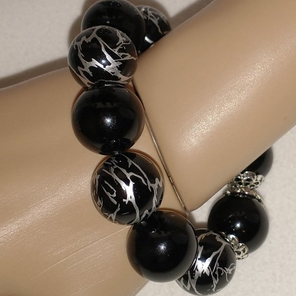 Necklace | Bracelet | Earring | Black and Silver | Chunky Beaded Necklace Set - Picture 4 of 13